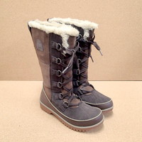 �J���[�F010 Black